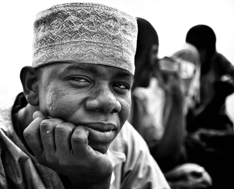 Lokalbefolkningen i Zanzibar välkomnar turister med respekt och gästvänlighet.