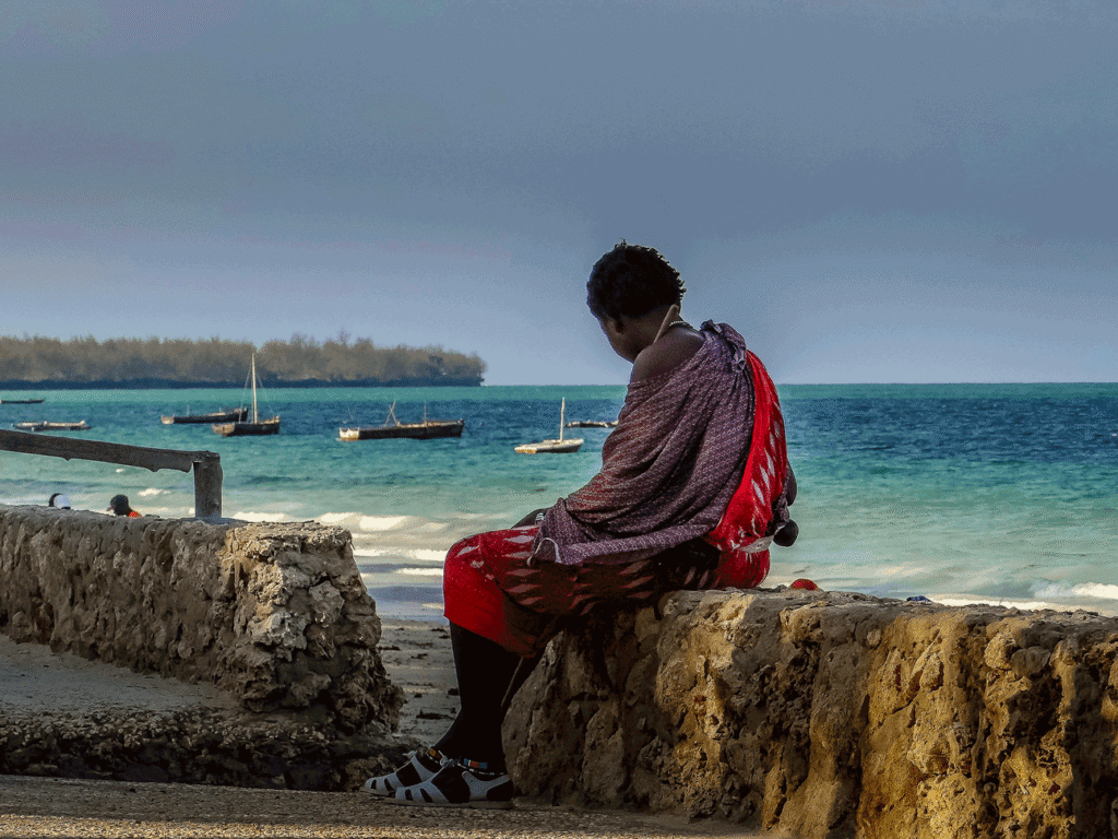 Regnperiod Zanzibar - Tropisk grönska och dramatiska moln under Masika