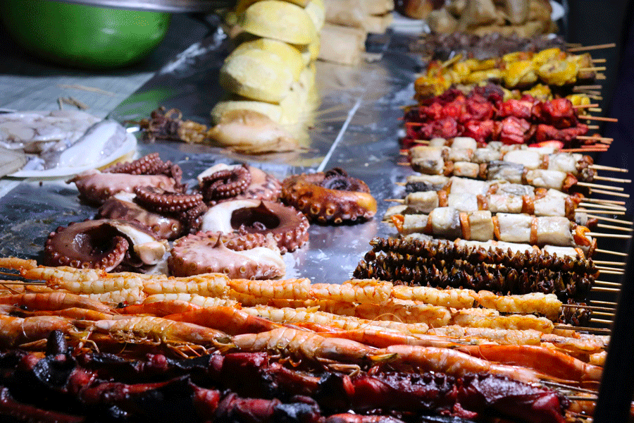 Nattmarknaden i Forodhani