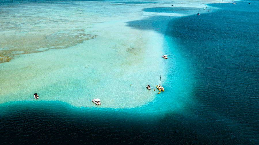 Nakupenda på Zanzibar med lång sandbank och klart vatten för bad