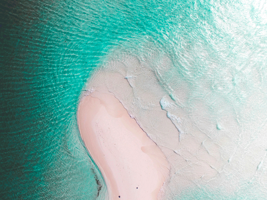 Nakupenda sandbank på Zanzibar med klart blått vatten
