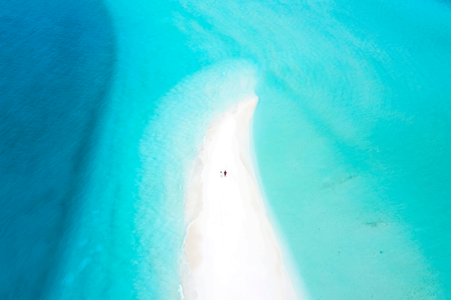 Sandbank vid Nakupenda utanför Zanzibar med Indiska oceanen runt omkring
