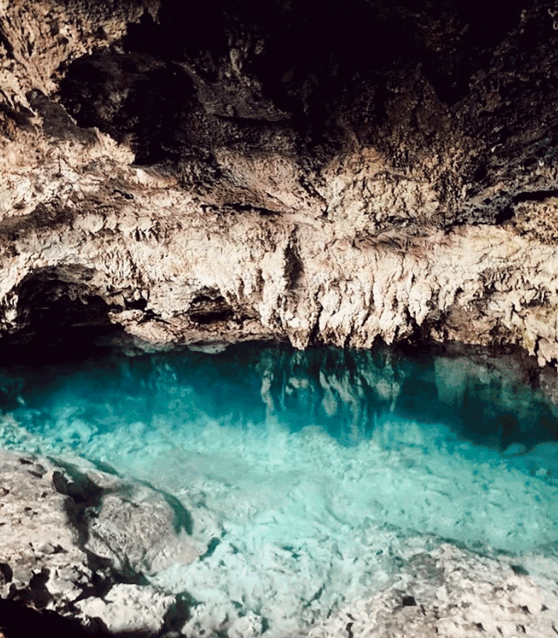 Kuza Cave Zanzibar – naturlig kalkstensgrotta med kristallklart mineralvatten nära Jambiani