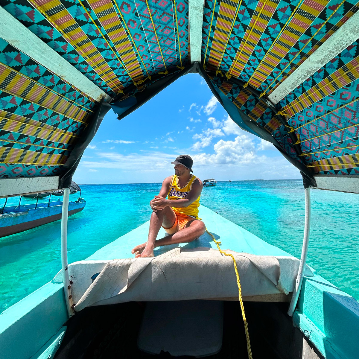 Nakupenda på Zanzibar med vit sandbank och turkost vatten utanför Stone Town